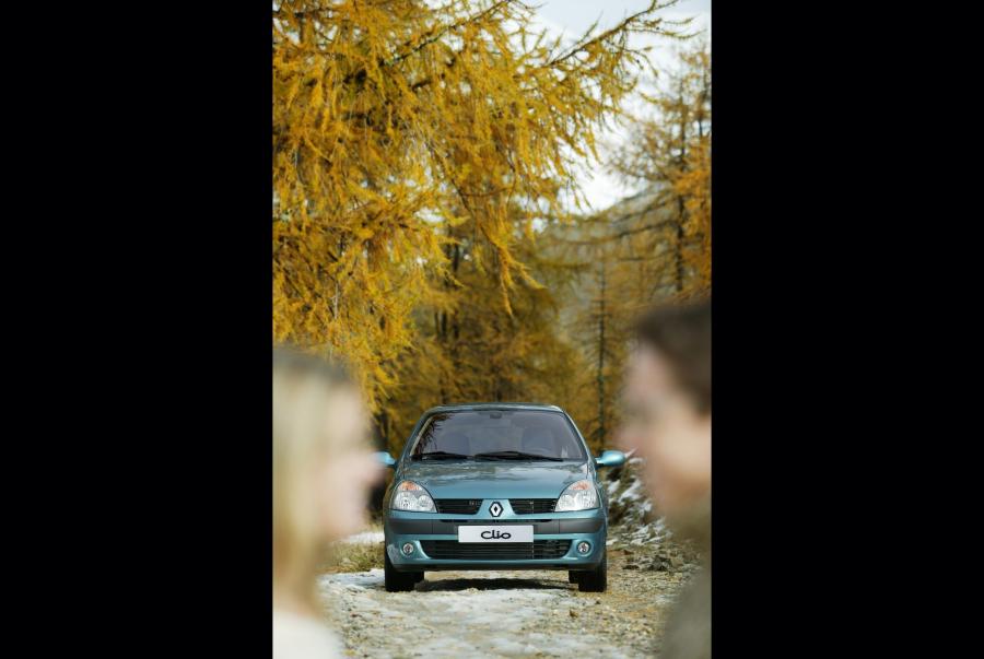  Renault Clio 3-Door 2001 года  (фото 49 из 58)